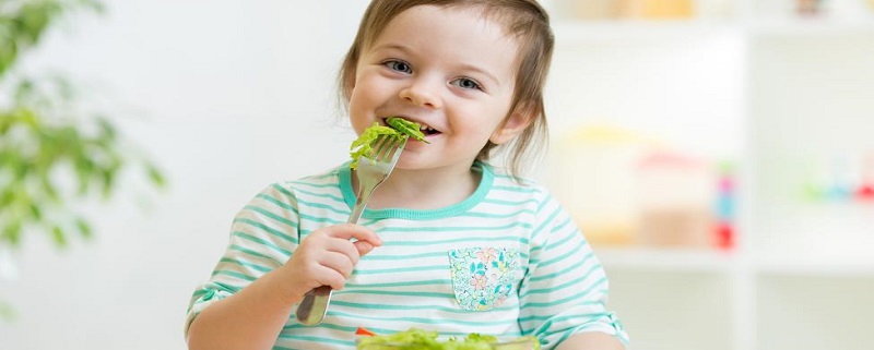 مشاوره تغذیه جهت افزایش استحکام و ساختار دندانهای نوزاد