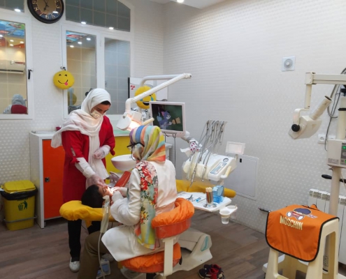 متخصص دندانپزشکی کودکان کاشان دکتر تقدیسی