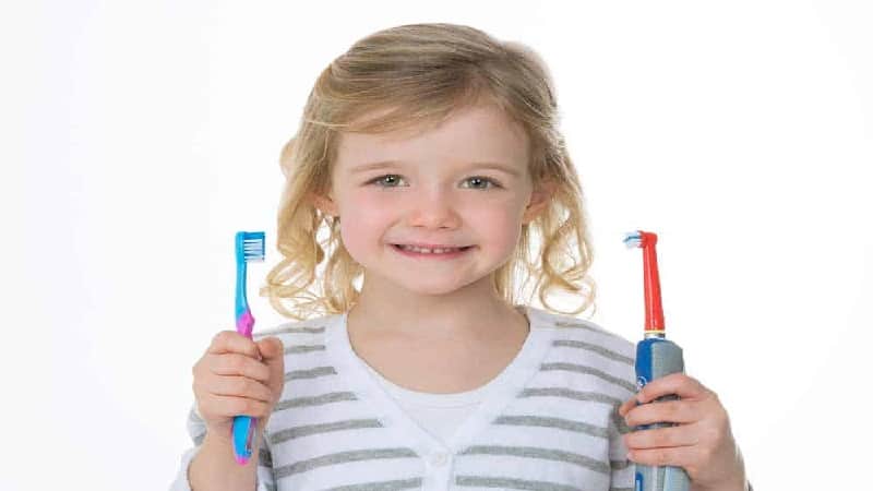 متخصص دندانپزشک کودکان کاشان | انواع مسواک مناسب کودکان