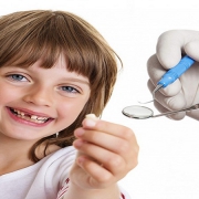 درد دندان شیری و بهترین زمان برای کشیدن آن | متخصص دندانپزشک کودکان کاشان