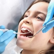 اهمیت درمان عصب‌کشی کودکان | متخصص دندانپزشک کودکان کاشان