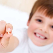 افتادن زود هنگام دندان شیری | متخصص دندانپزشک کودکان کاشان