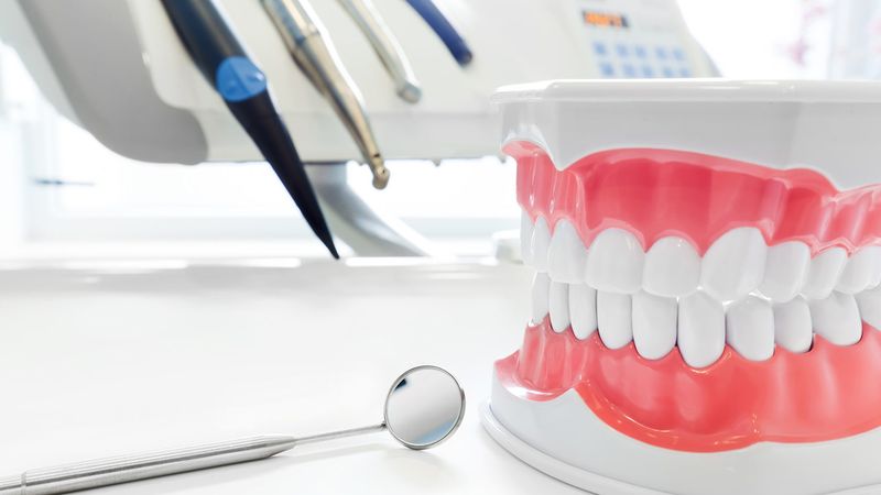 روش های جایگزین کردن دندان از دست رفته | متخصص دندانپزشک کودکان کاشان