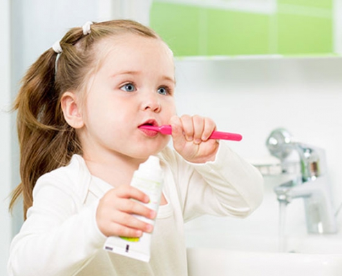 ویژگی خمیر دندان مناسب کودکان | متخصص دندانپزشک کودکان کاشان